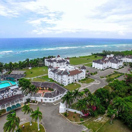 Seacastles By The Beach/Pool Aparthotel Montego Bay Exterior photo