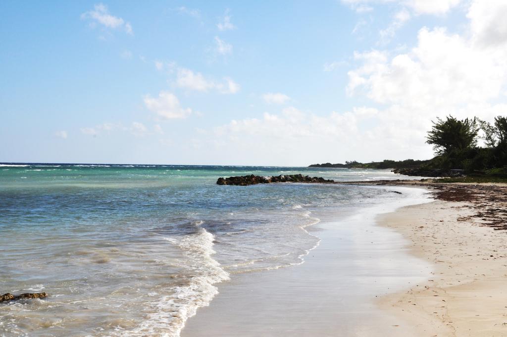 Seacastles By The Beach/Pool Aparthotel Montego Bay Exterior photo