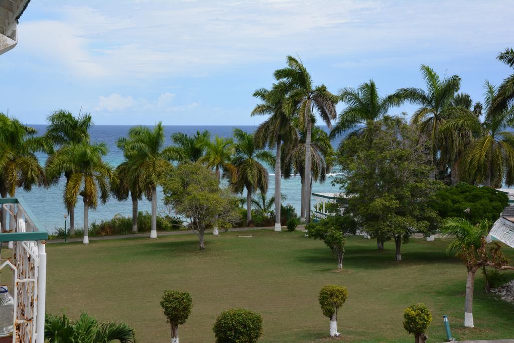 Seacastles By The Beach/Pool Aparthotel Montego Bay Exterior photo