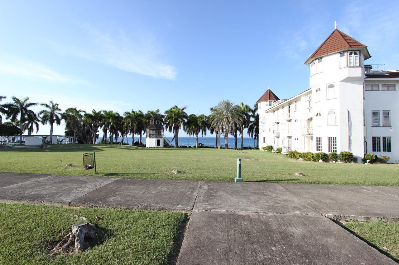 Seacastles By The Beach/Pool Aparthotel Montego Bay Exterior photo