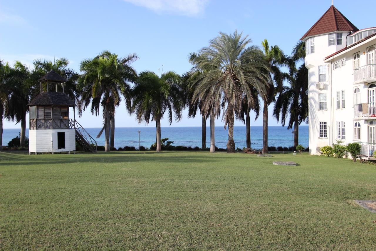 Seacastles By The Beach/Pool Aparthotel Montego Bay Exterior photo